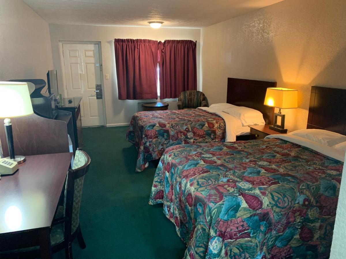 Oyo Sheldon'S Motel And Restaurant Keysville Exterior photo