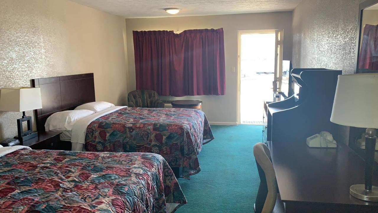 Oyo Sheldon'S Motel And Restaurant Keysville Exterior photo