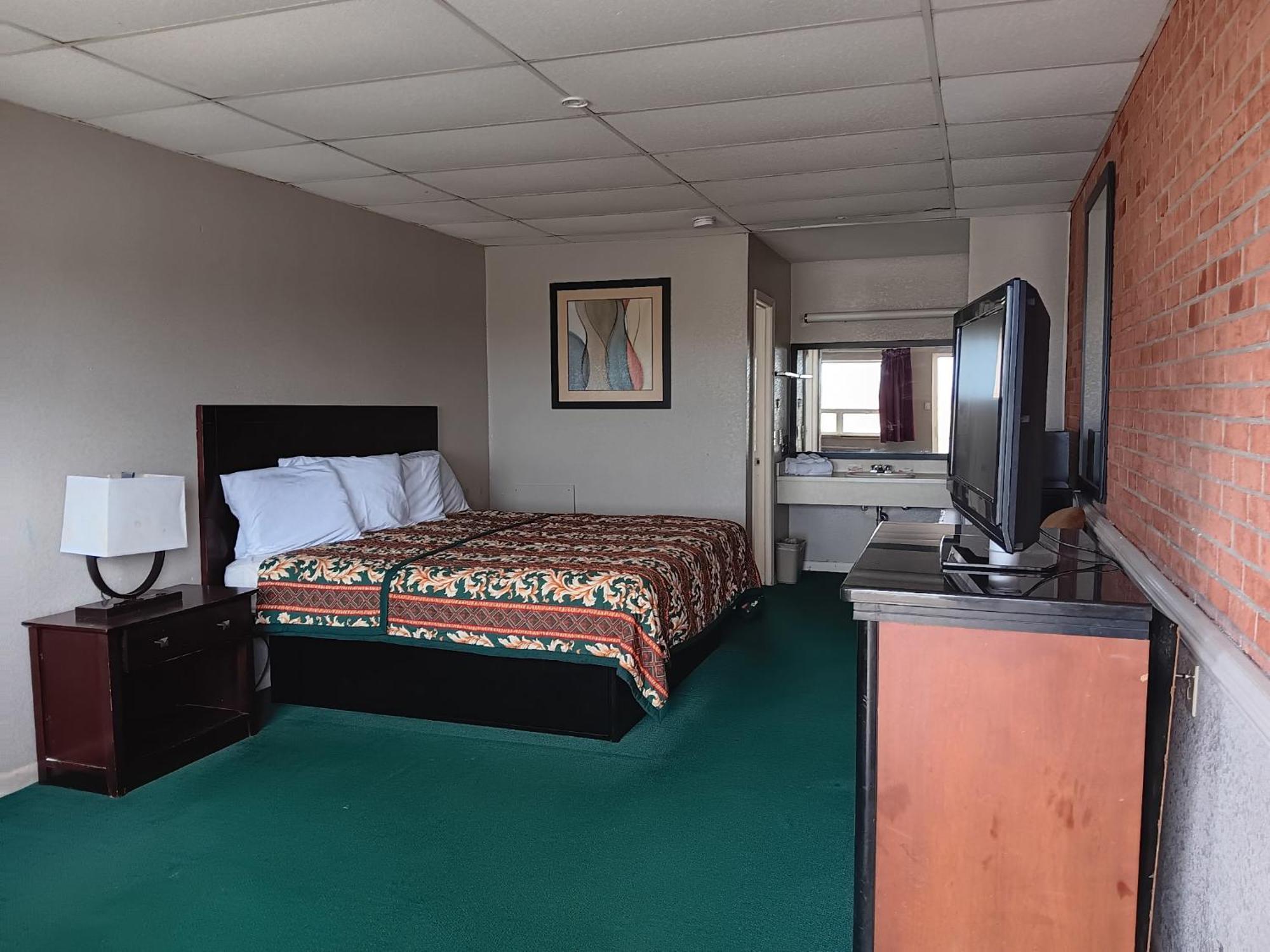 Oyo Sheldon'S Motel And Restaurant Keysville Exterior photo
