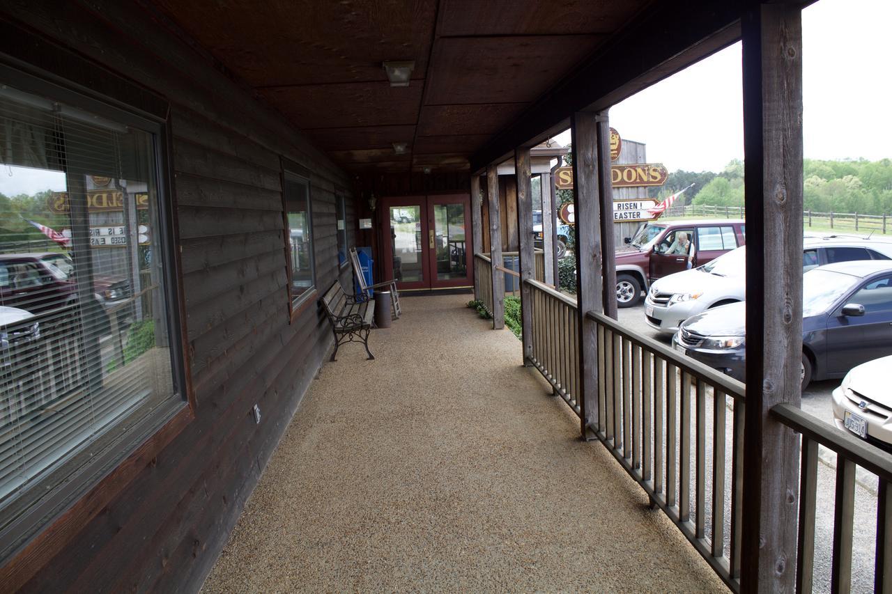 Sheldon'S Motel And Restaurant Keysville Exterior photo