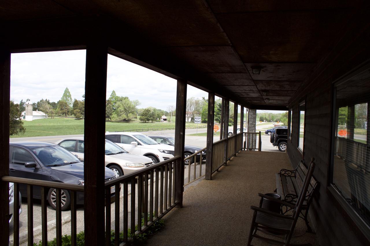 Oyo Sheldon'S Motel And Restaurant Keysville Exterior photo