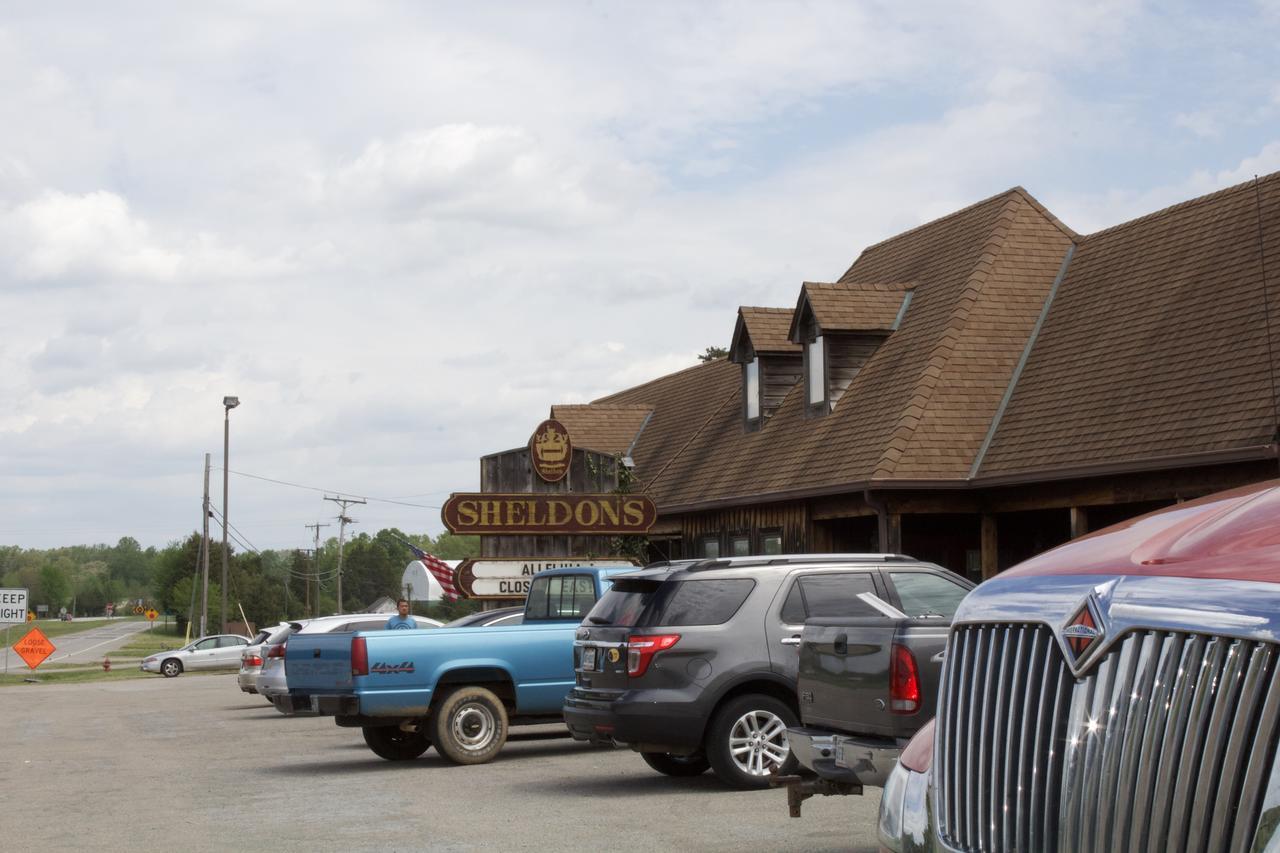 Sheldon'S Motel And Restaurant Keysville Exterior photo