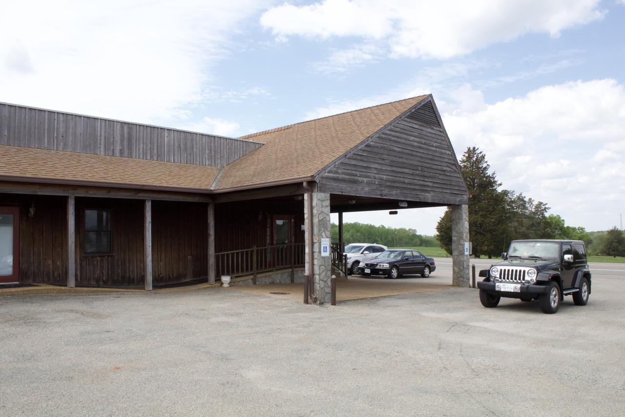 Sheldon'S Motel And Restaurant Keysville Exterior photo