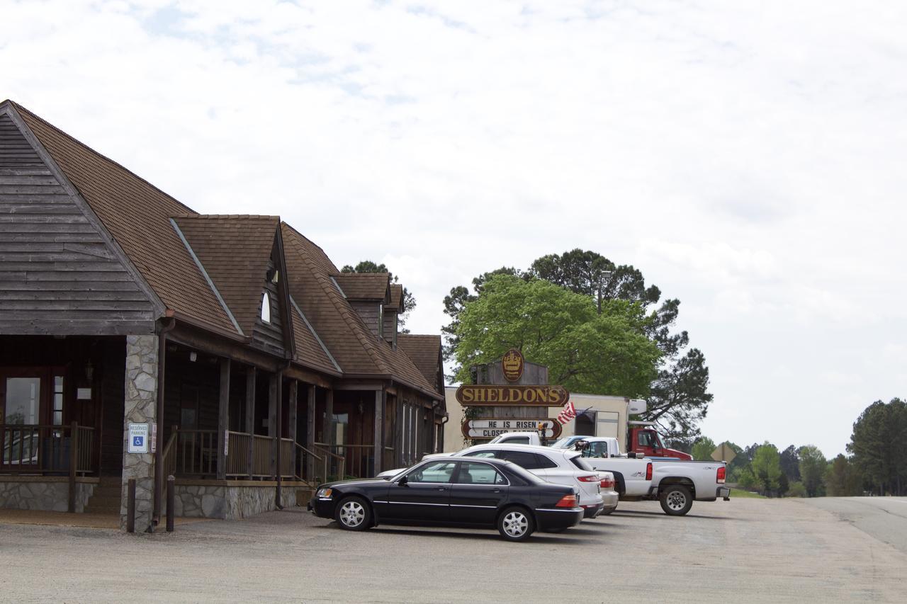 Sheldon'S Motel And Restaurant Keysville Exterior photo