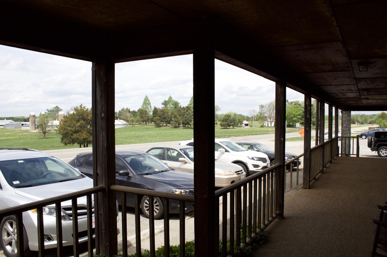 Oyo Sheldon'S Motel And Restaurant Keysville Exterior photo